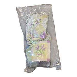 NIB VINTAGE AVON FLORAL LAVENDER HANDKERCHIEF SACHET